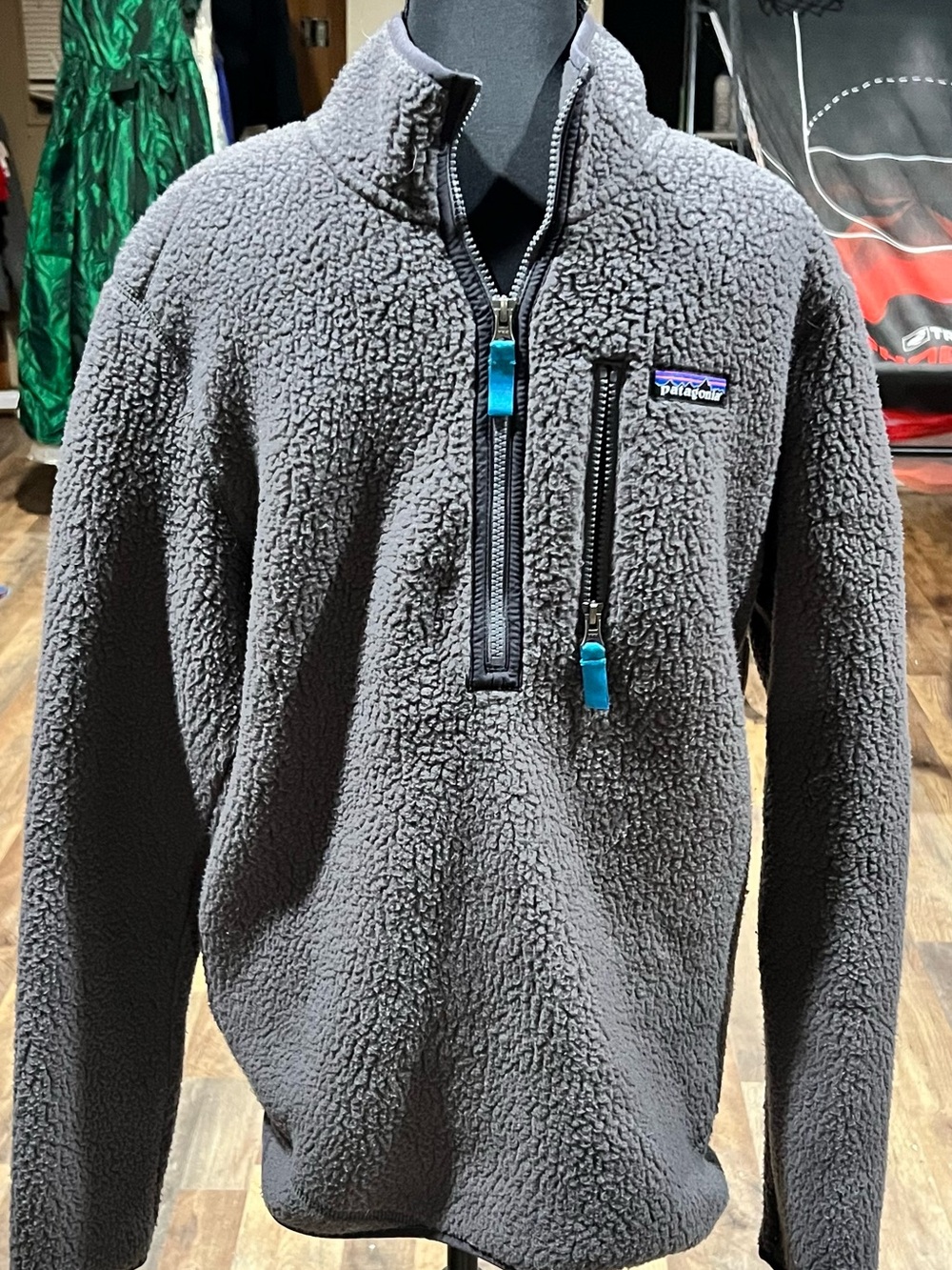 Patagonia Men's Dark Gray Retro Pile Fleece Pullover with Blue Zipper Tabs